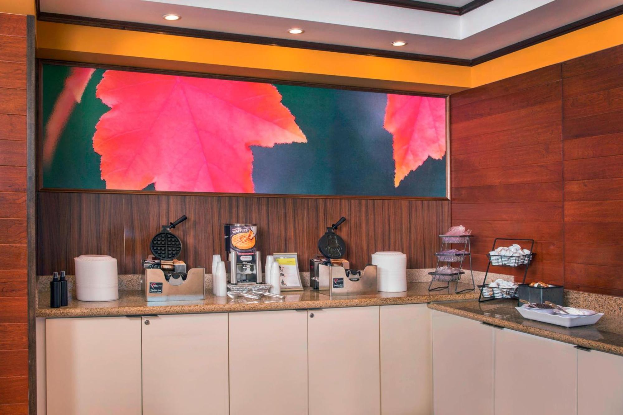 Fairfield Inn & Suites By Marriott Вільямсбург Ресторан фото
